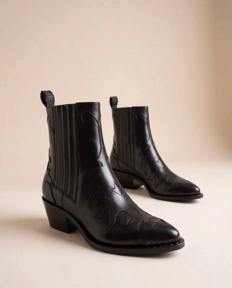 Deux bottes, deux univers