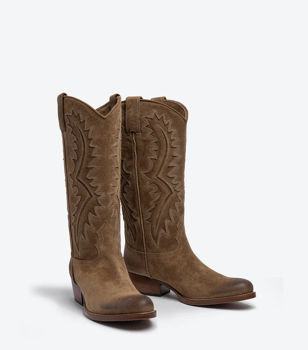 Deux bottes, deux univers